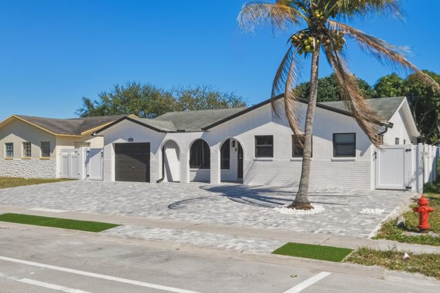 22390 SW 66th Avenue, Boca Raton, FL 33428