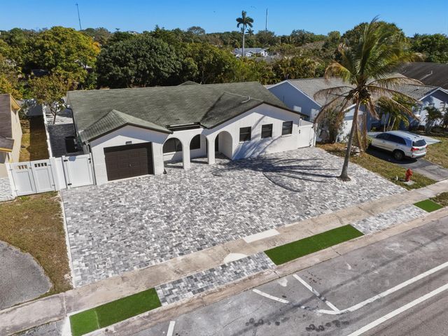 22390 SW 66th Avenue, Boca Raton, FL 33428