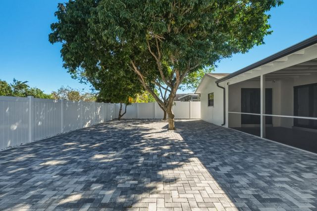 22390 SW 66th Avenue, Boca Raton, FL 33428