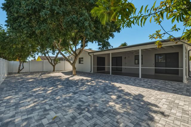 22390 SW 66th Avenue, Boca Raton, FL 33428