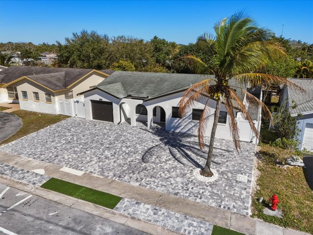 22390 SW 66th Avenue, Boca Raton, FL 33428