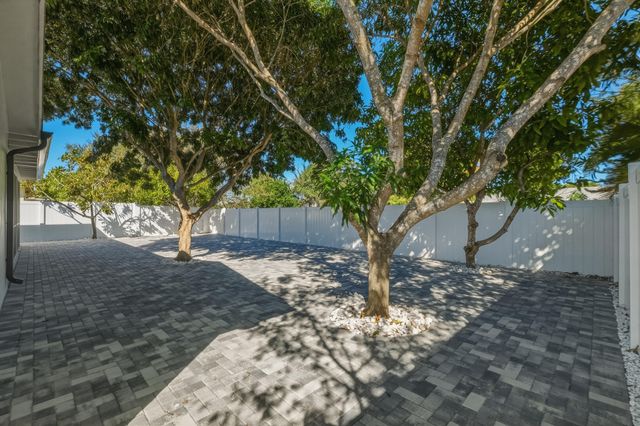 22390 SW 66th Avenue, Boca Raton, FL 33428