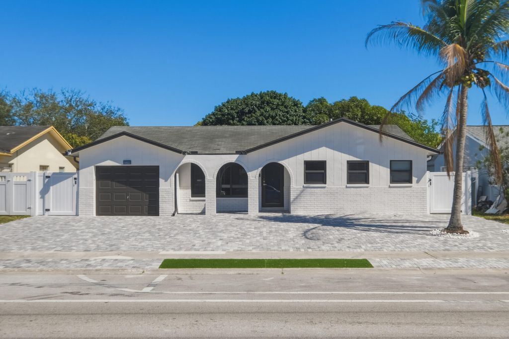 22390 SW 66th Avenue, Boca Raton, FL 33428