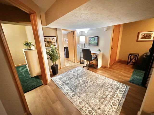 1537 N Oakhill Drive, South Bend, IN 46637