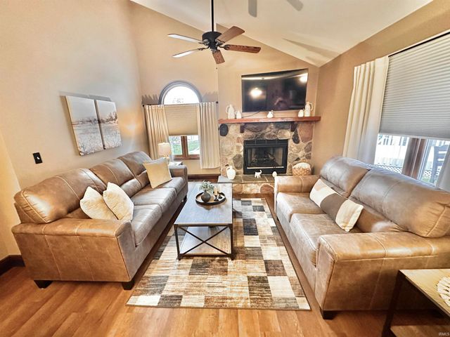 1537 N Oakhill Drive, South Bend, IN 46637