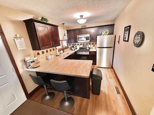 1537 N Oakhill Drive, South Bend, IN 46637