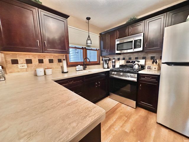 1537 N Oakhill Drive, South Bend, IN 46637