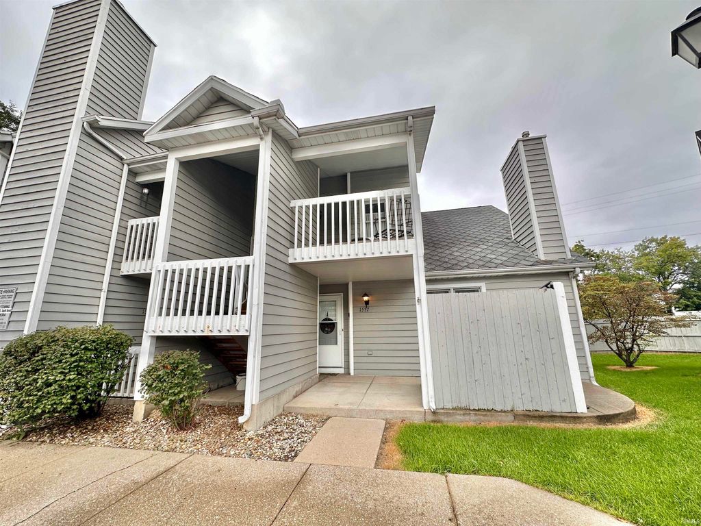 1537 N Oakhill Drive, South Bend, IN 46637