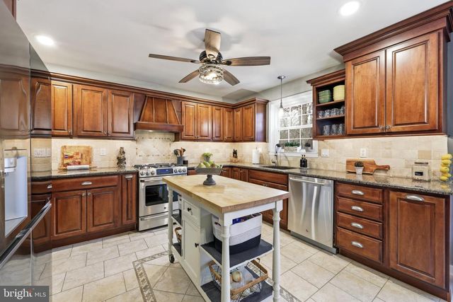 4 PROSIT LA, Ocean View, NJ 08230