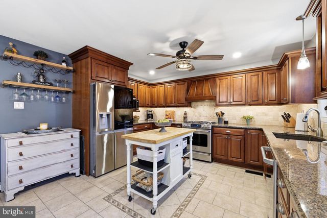 4 PROSIT LA, Ocean View, NJ 08230