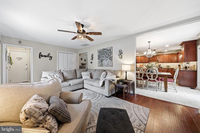 4 PROSIT LA, Ocean View, NJ 08230