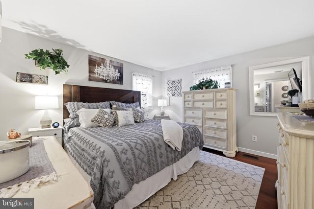 4 PROSIT LA, Ocean View, NJ 08230