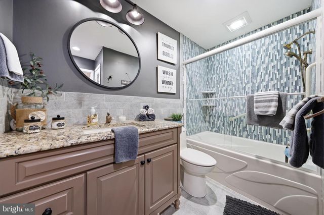 4 PROSIT LA, Ocean View, NJ 08230