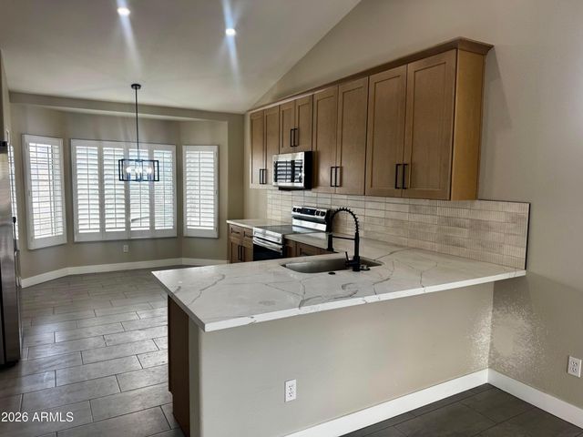 7570 W Jenan Drive, Peoria, AZ 85345