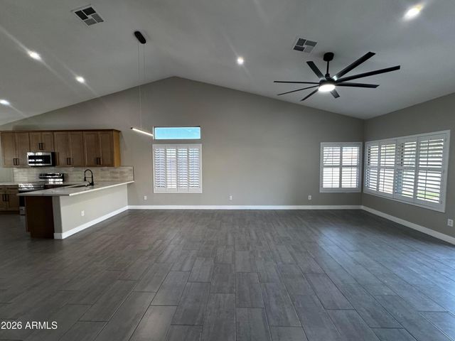7570 W Jenan Drive, Peoria, AZ 85345