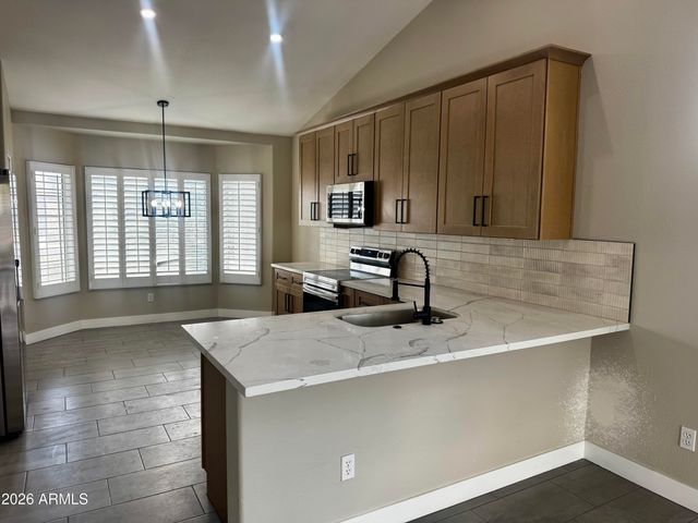 7570 W JENAN Drive, Peoria, AZ 85345