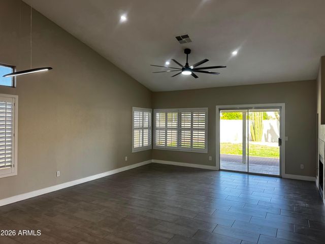 7570 W Jenan Drive, Peoria, AZ 85345