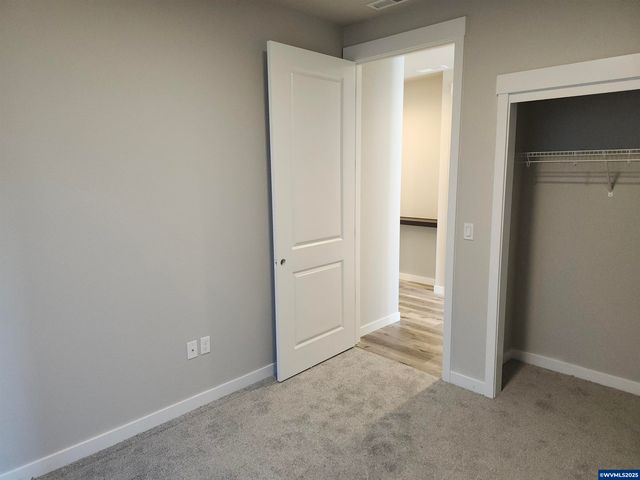 658 Magnolia Av, Woodburn, OR 97071