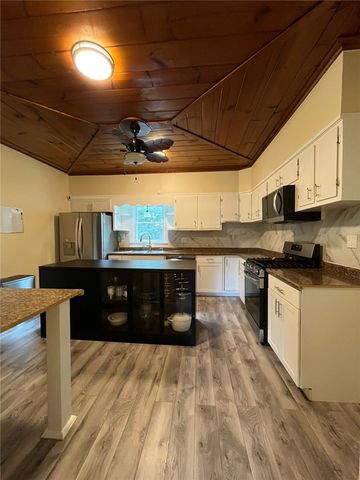 1030 Scott Avenue, Jeannette, PA 15644