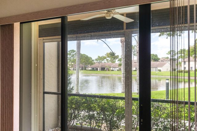 713 Sunny Pine Way G1, Greenacres, FL 33415
