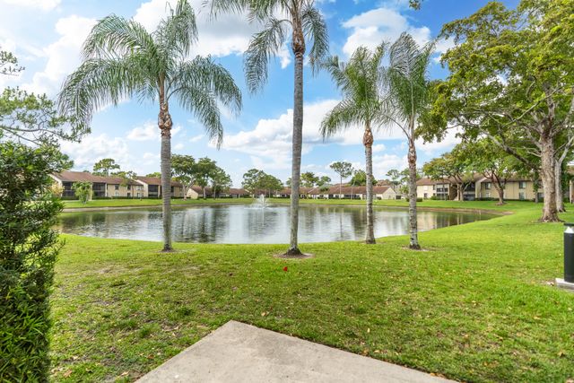 713 Sunny Pine Way G1, Greenacres, FL 33415