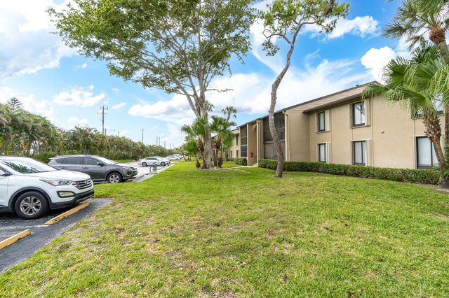 713 Sunny Pine Way G1, Greenacres, FL 33415
