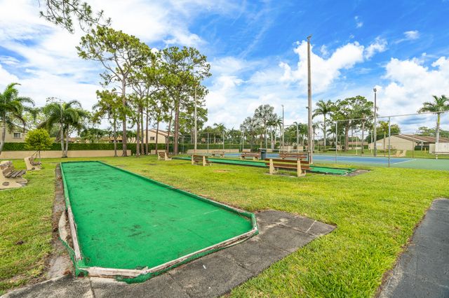 713 Sunny Pine Way G1, Greenacres, FL 33415