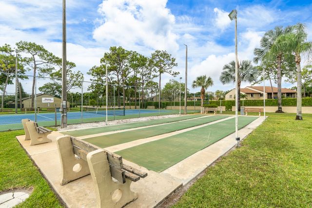 713 Sunny Pine Way G1, Greenacres, FL 33415