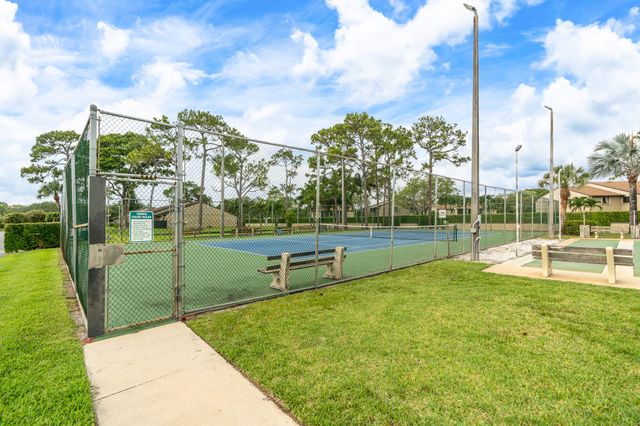 713 Sunny Pine Way G1, Greenacres, FL 33415