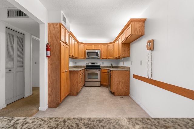 713 Sunny Pine Way G1, Greenacres, FL 33415