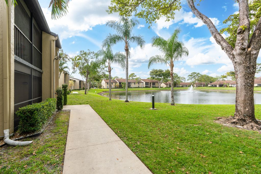 713 Sunny Pine Way G1, Greenacres, FL 33415