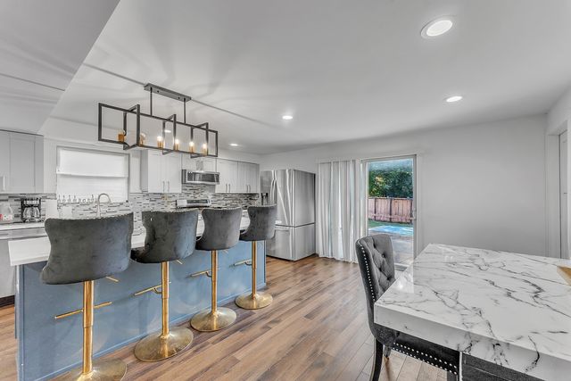 16524 Brockton Lane, Oak Forest, IL 60452