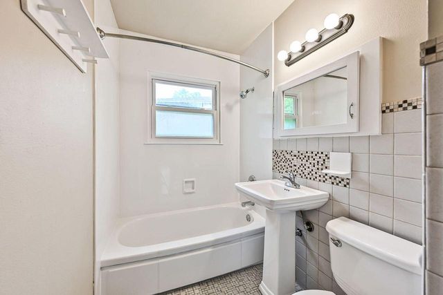 1235 E Randolph COURT #D, Milwaukee, WI 53212