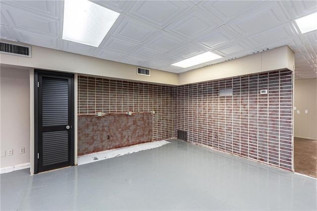 2327 N Belt Highway, St Joseph, MO 64506