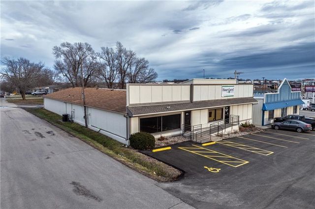 2327 N Belt Highway, St Joseph, MO 64506