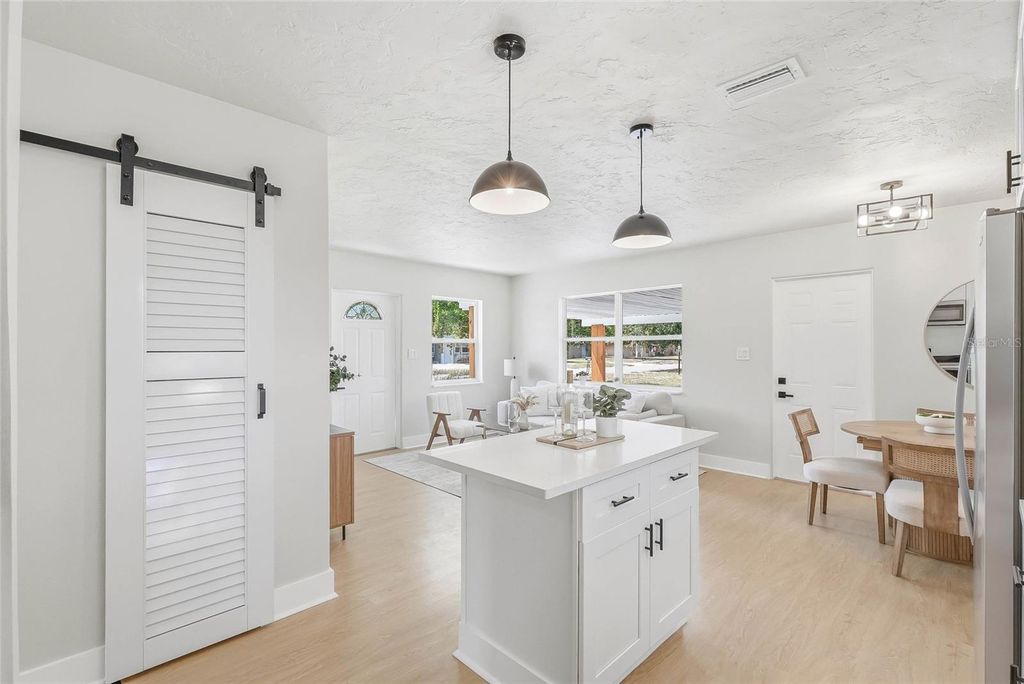 Image 14 of property listing at 1306 DARTMOUTH DRIVE, Bradenton, FL 34207