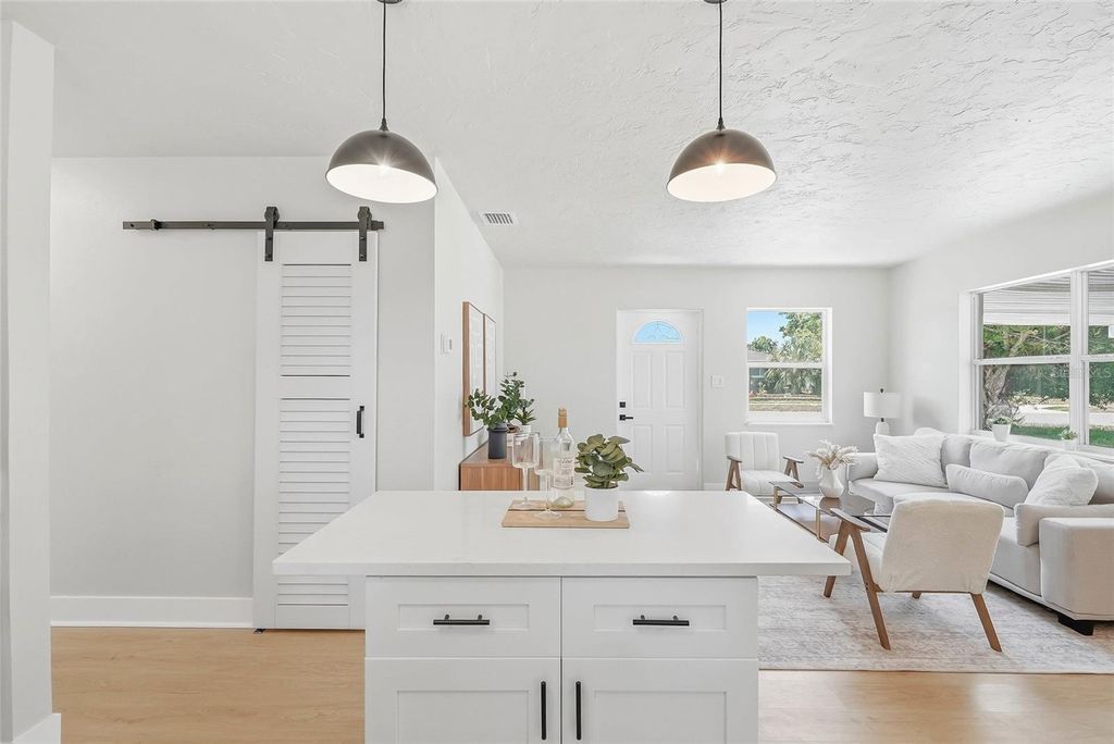 Image 15 of property listing at 1306 DARTMOUTH DRIVE, Bradenton, FL 34207