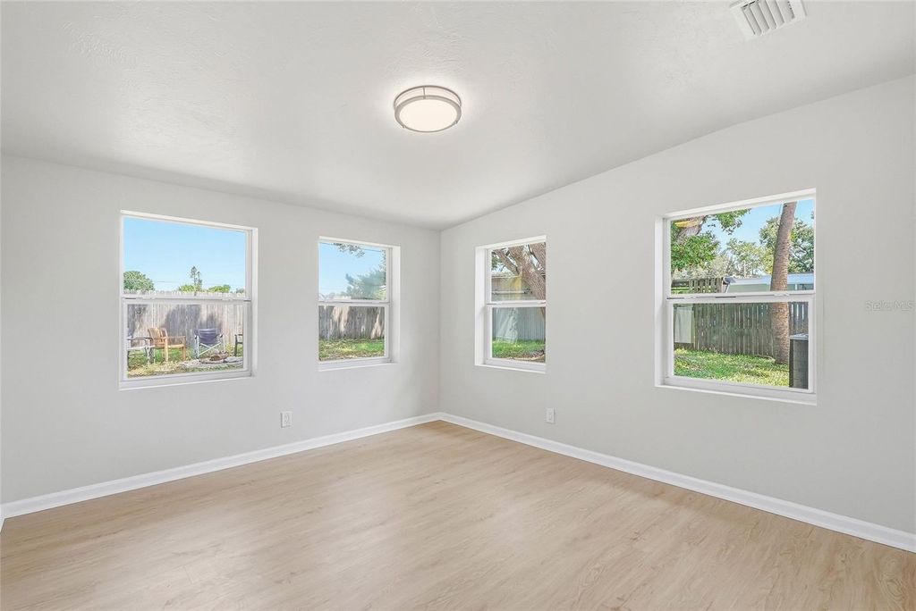 Image 16 of property listing at 1306 DARTMOUTH DRIVE, Bradenton, FL 34207
