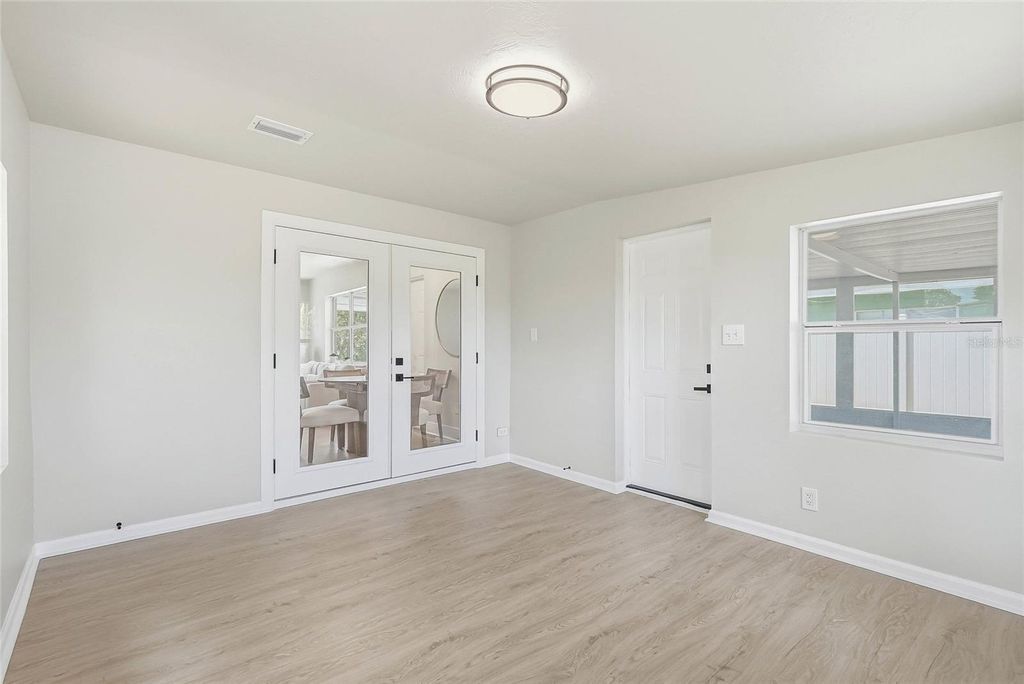 Image 17 of property listing at 1306 DARTMOUTH DRIVE, Bradenton, FL 34207