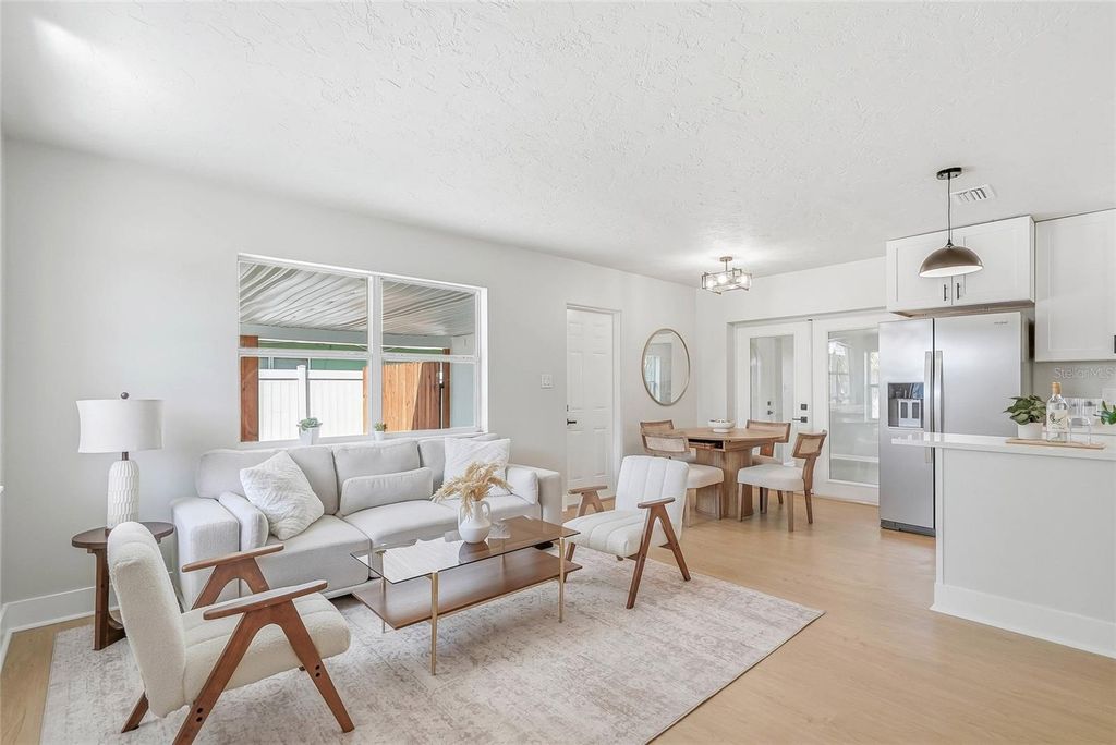 Image 4 of property listing at 1306 DARTMOUTH DRIVE, Bradenton, FL 34207