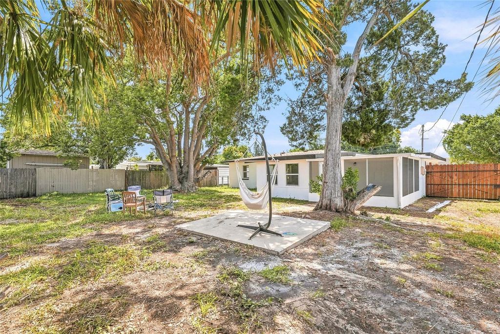 Image 31 of property listing at 1306 DARTMOUTH DRIVE, Bradenton, FL 34207