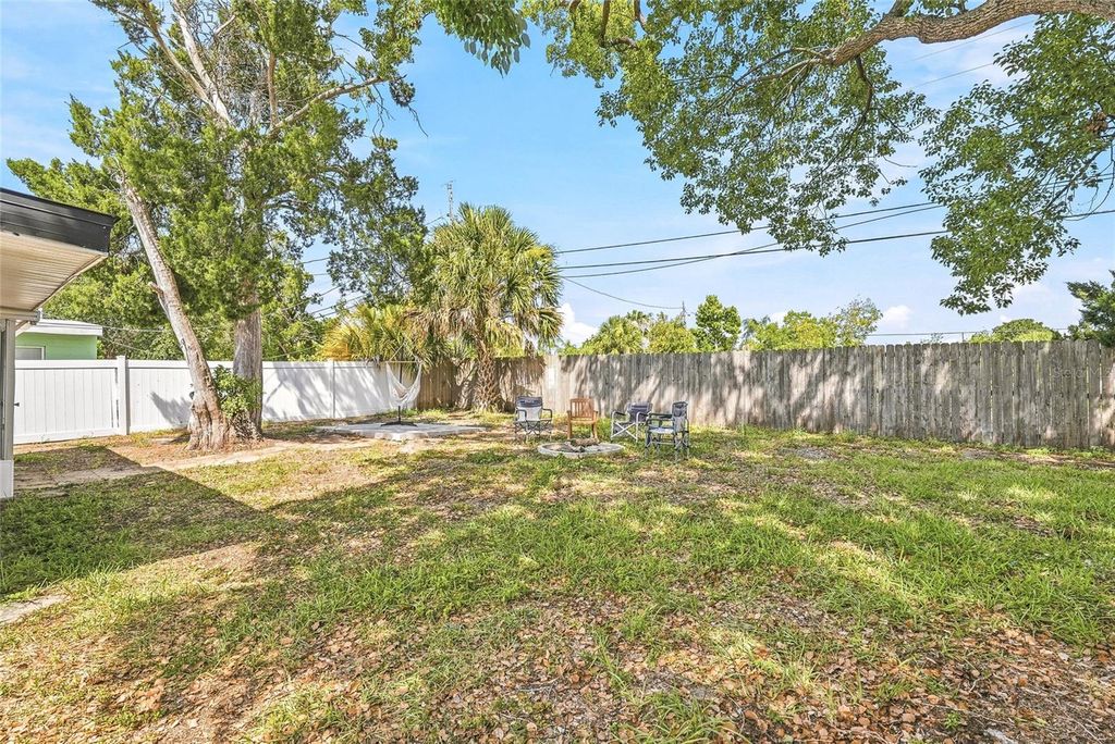 Image 32 of property listing at 1306 DARTMOUTH DRIVE, Bradenton, FL 34207