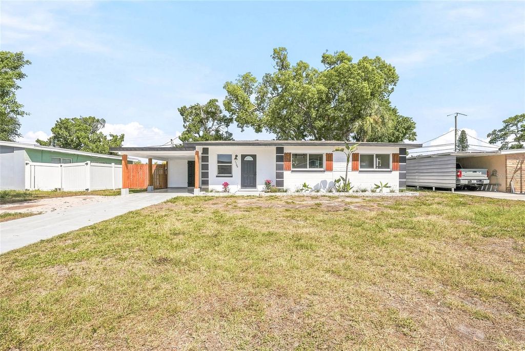 Image 35 of property listing at 1306 DARTMOUTH DRIVE, Bradenton, FL 34207