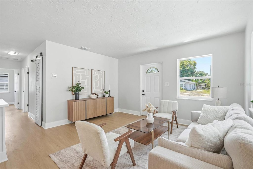 Image 5 of property listing at 1306 DARTMOUTH DRIVE, Bradenton, FL 34207