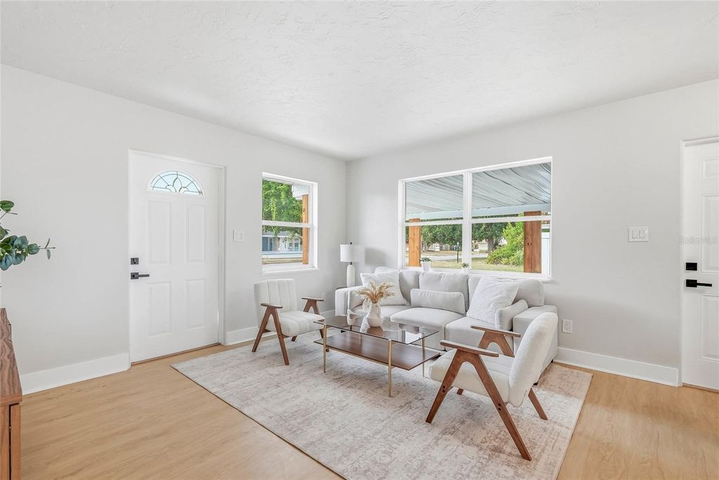 Image 7 of property listing at 1306 DARTMOUTH DRIVE, Bradenton, FL 34207