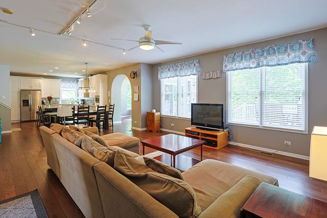 5686 Angouleme Lane, Hoffman Estates, IL 60192