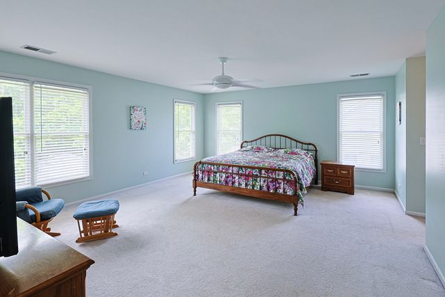 5686 Angouleme Lane, Hoffman Estates, IL 60192