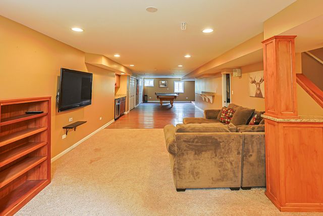 5686 Angouleme Lane, Hoffman Estates, IL 60192