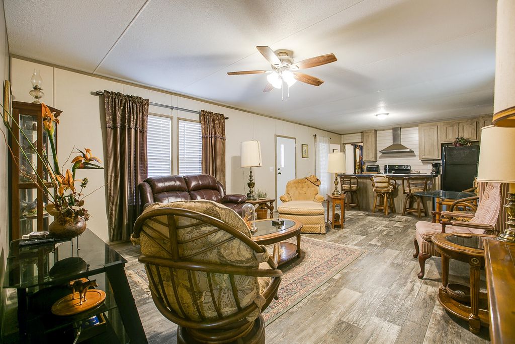 Image 10 of property listing at 4124 E State Highway 158, Bronte, TX 76933