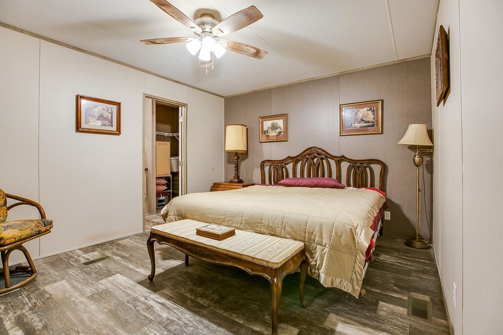 Image 14 of property listing at 4124 E State Highway 158, Bronte, TX 76933